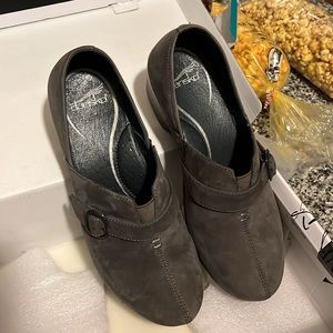 Gray Dansko clogs with buckle. Size 40. Never worn.